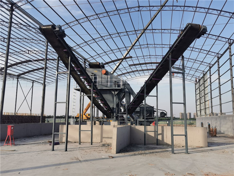 錫寶重工員工們冒著高溫在江蘇淮安客戶現(xiàn)場(chǎng)進(jìn)行設(shè)備安裝(圖3) 錫寶重工員工們冒著高溫在江蘇淮安客戶現(xiàn)場(chǎng)進(jìn)行設(shè)備安裝(圖3)